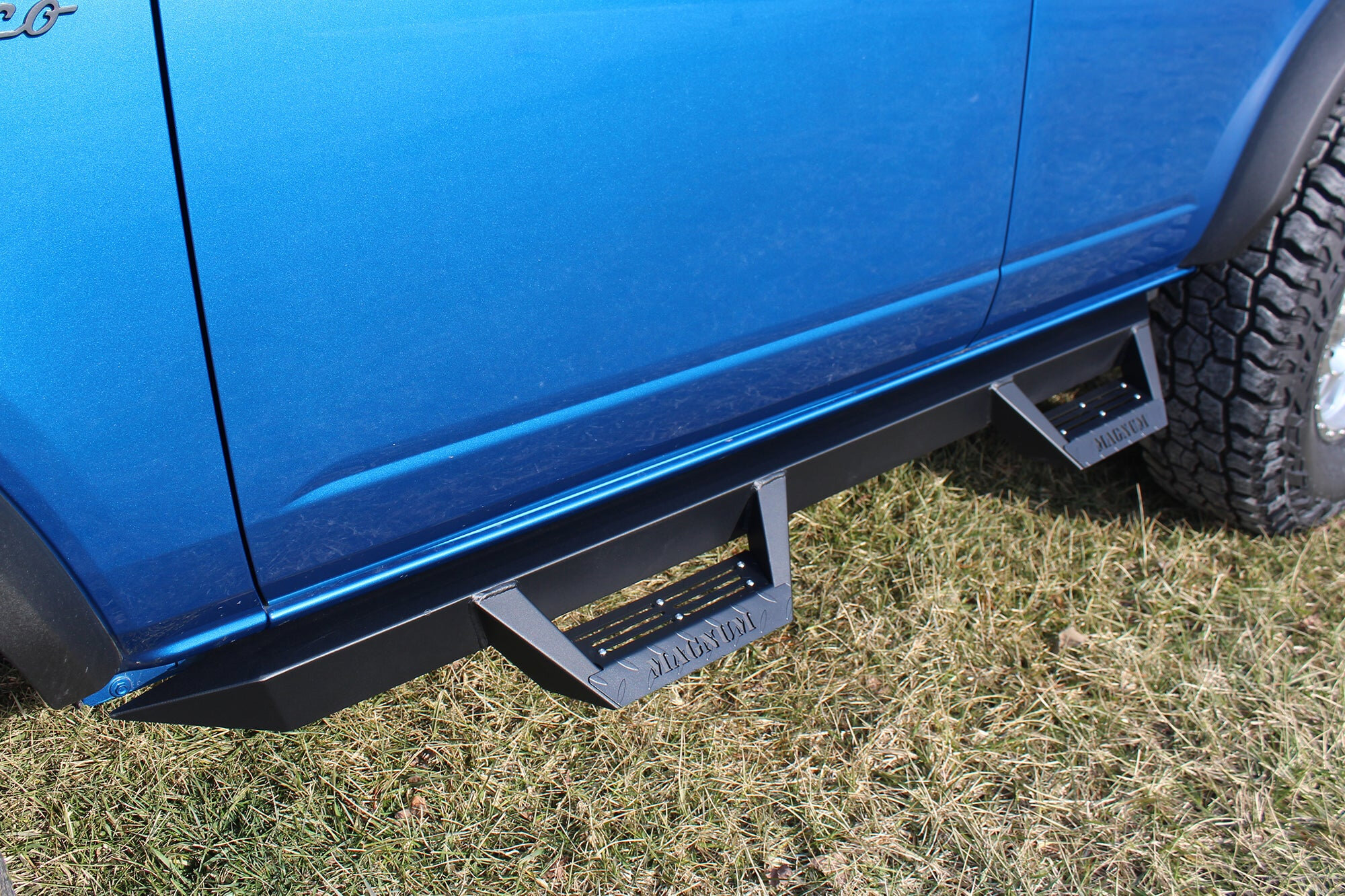 Magnum RTS12FD RT Series Drop Steps - in Black Textured Steel for 21-26 Ford Bronco 4-Door