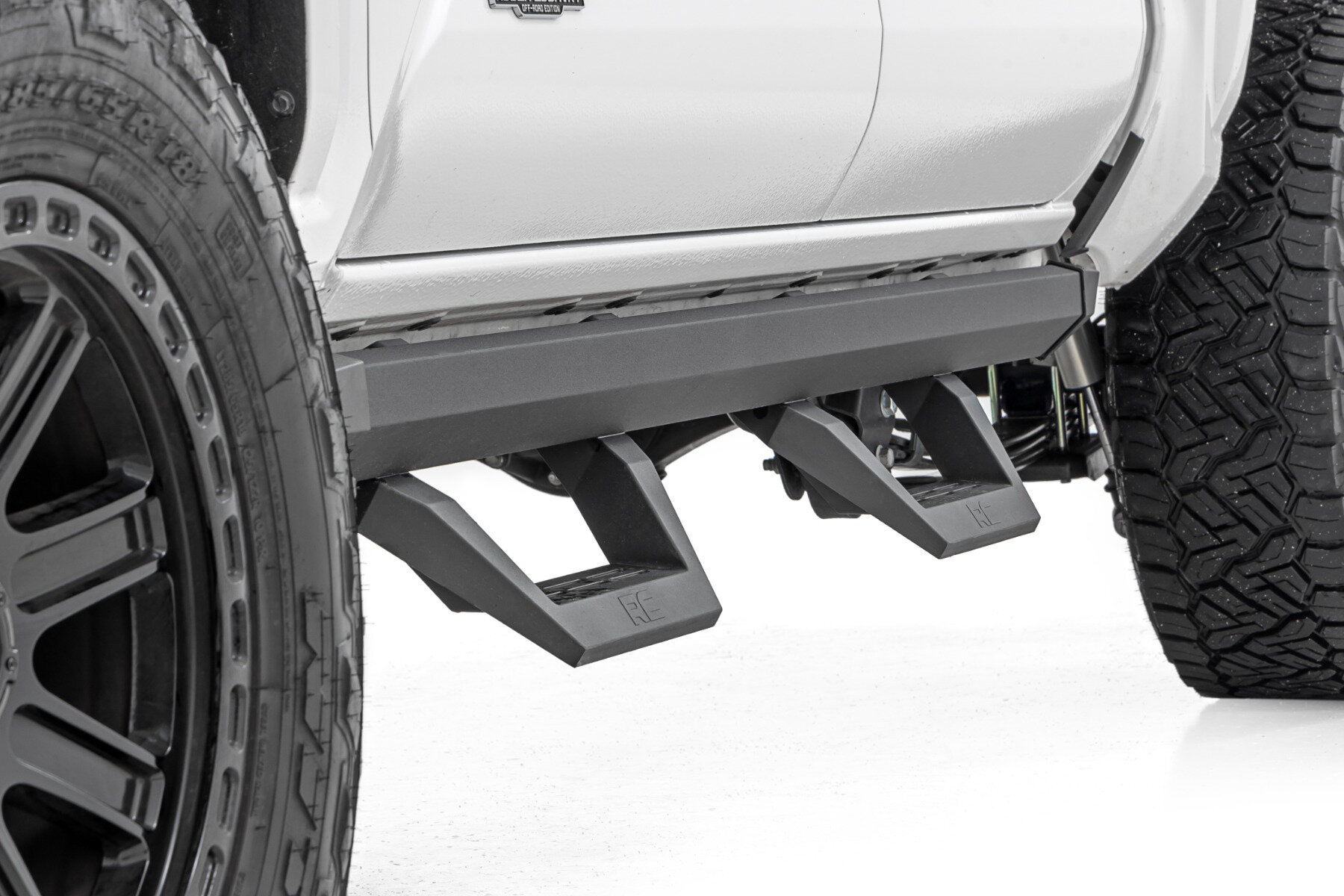 Rough Country 73004 SRX2 Adjustable Aluminum Steps for 24-26 Toyota Tacoma Double Cab