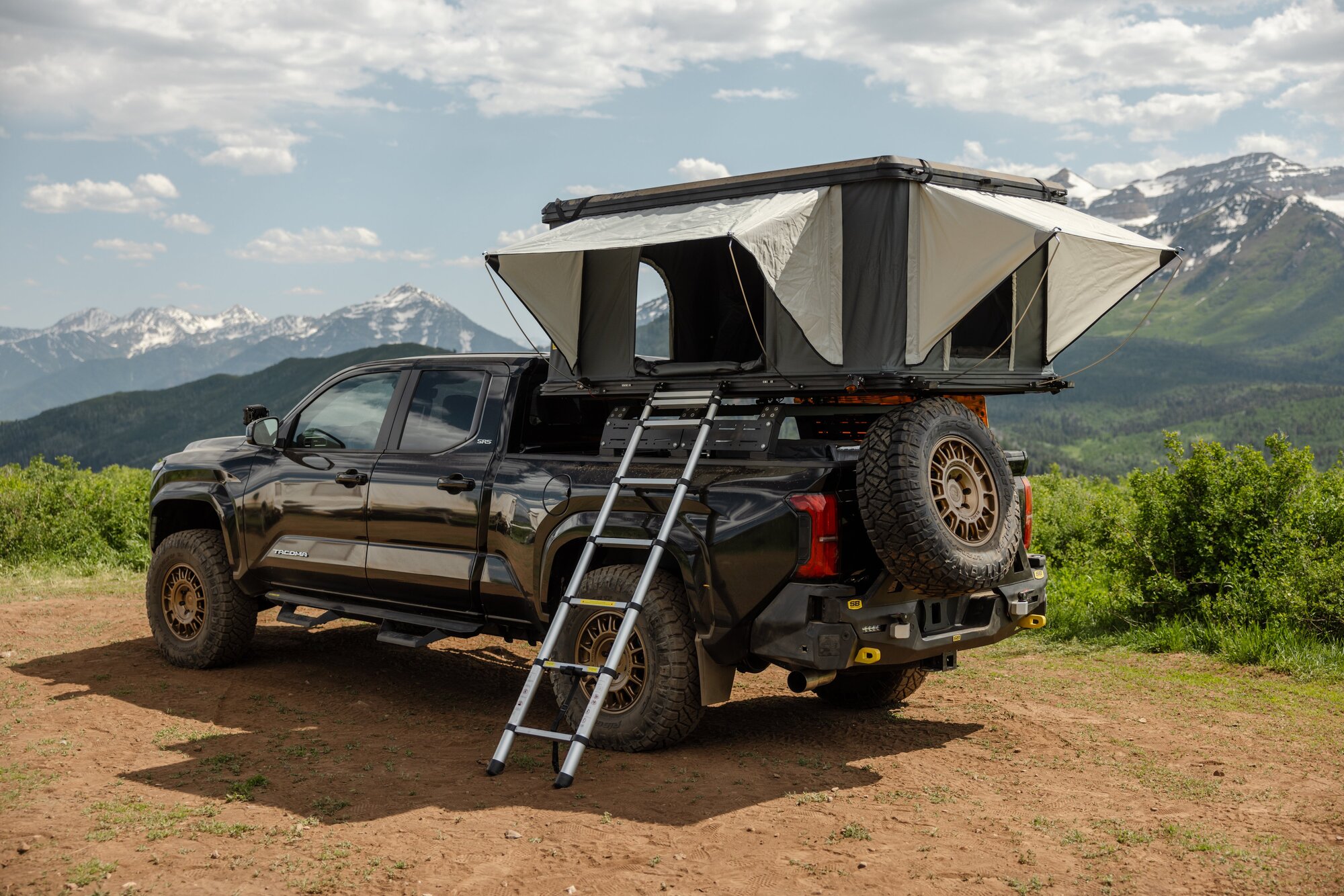 Smittybilt  Aluminum Pop-Up Roof Top Tent